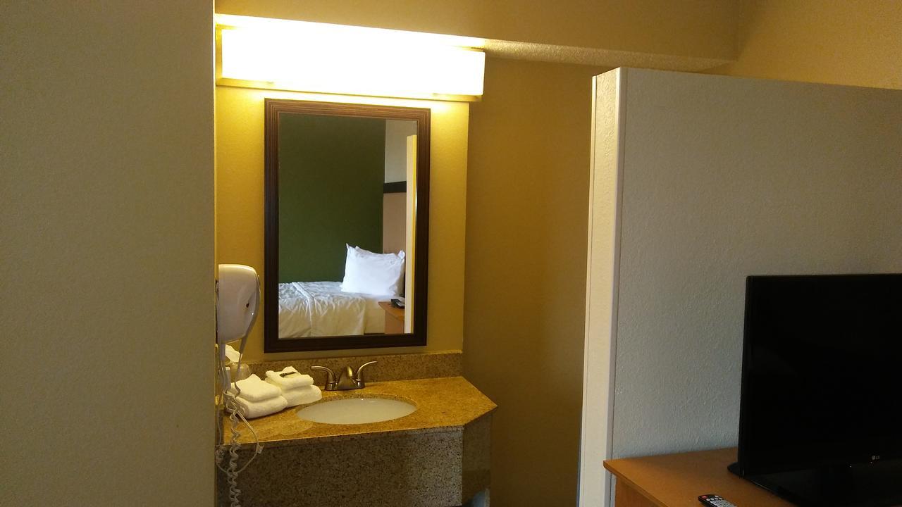 เอ็กซ์เทนด์ สเตย์ อเมริกา เมมฟิส วูล์ฟเชส แกลเลอเรีย Hotel ภายนอก รูปภาพ